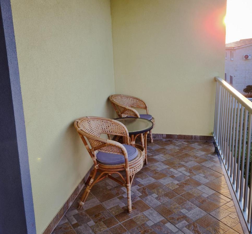 Villa Mena Vir Exterior foto